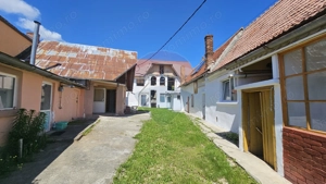 Proprietate unică | Teren 1.157 mp |Multiple clădiri | Centru Zărnești - imagine 2