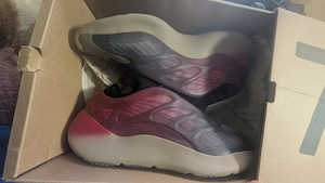 Yeezy 700 Fade Carbon Reflective 
