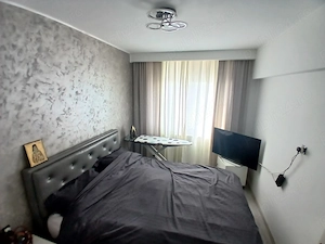     3  camere  la pret de 2 camere