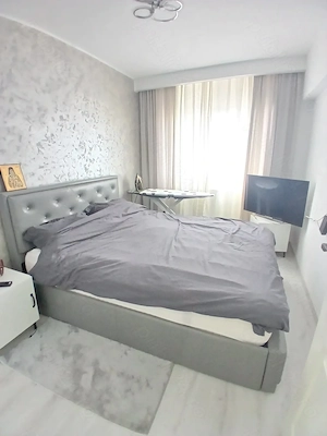     3  camere  la pret de 2 camere