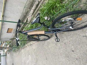 Bicicletă de oraș și munte-scapă de cheltuială și trafic