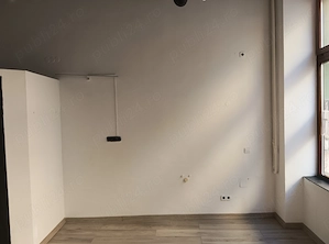 Vand spatiu comercial in zona pietonala - imagine 3