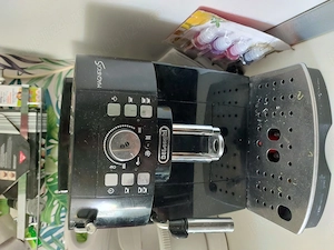 Masina de cafea delonghi 