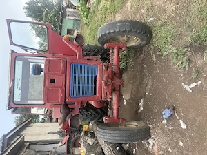 Vând tractor universal650 UTB659