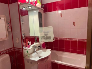 Apartament cu 3 camere decomandat cu balcon in Vasile Aaron - imagine 9