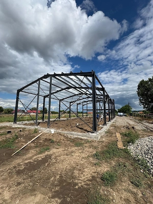 vand si confectionez hale si structuri metalice 