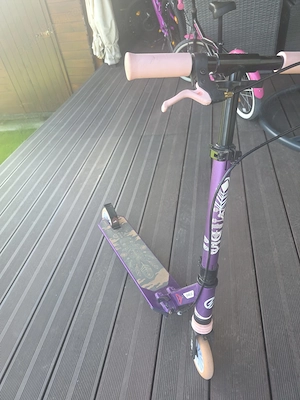 Trotinetă cu Suspensii şi Frâne pe Ghidon Mid 5 Violet Copii Pret 150 ron,