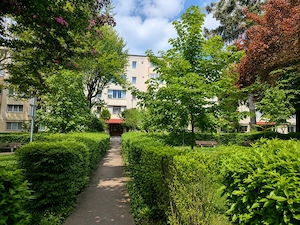 Astra - apartament cu 2 camere, zonă verde și liniștită.