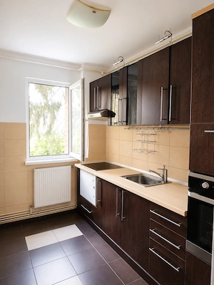 Astra - apartament cu 2 camere, zonă verde și liniștită.