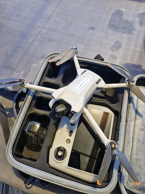 DJI MINI 3 cu telecomanda RC + Cutie Transport