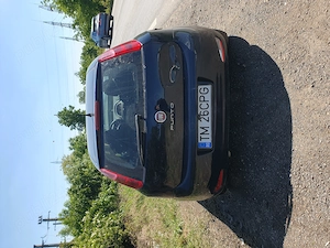 Vand Fiat Grande Punto anul 2015 1.3 benzină cu Gpl - imagine 2