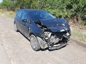 Vand Fiat Grande Punto anul 2015 1.3 benzină cu Gpl