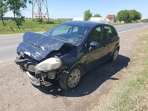 Vand Fiat Grande Punto anul 2015 1.3 benzină cu Gpl - imagine 6