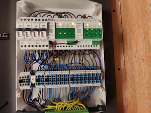 Ofer servicii pentru lucrari electrice si sisteme de supraveghere