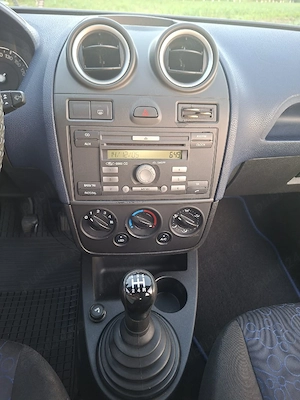 Vand Ford Fiesta 1.3 benzina an 2006 - imagine 4