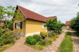 Casă 3 camere lângă Oradea-Osorhei , 700 mp teren – 12 km de oraș