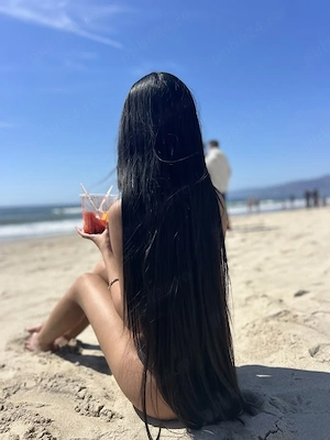 Brunetă senzuală, deplasări disponibile. Discreție, seriozitate și companie selectă.   
