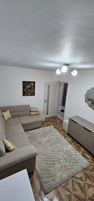 Proprietar - vand apartament 2 camere dec., et.1, mobilat si utilat 2024, platou Dacia. Comision 0.