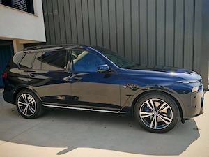 BMW X7 xDrive40i|Model M Sport Pro 2025|7 locuri|7678 km|Negru Carbon metalizat M  - imagine 2