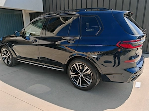 BMW X7 xDrive40i|Model M Sport Pro 2025|7 locuri|7678 km|Negru Carbon metalizat M  - imagine 4