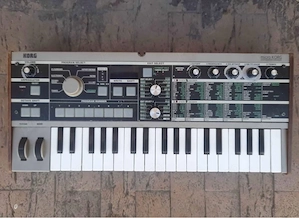 micro Korg synthesizer vocoder sintetizator 