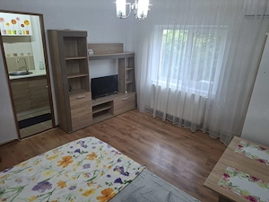 Închiriez garsoniera confort 1