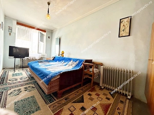 Apartament cu 3 camere zona centrală , stradal, intr-un bloc curat, 69.900 euro