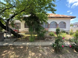 Casă renovabilă de vânzare – Balș, teren generos 1110 mp, deschidere 23 m - imagine 3
