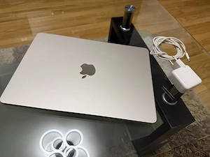 Macbook Air M3 2023 Starlight 13" - imagine 2