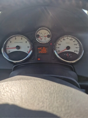 Vând Peugeot 207 an 2009 motor 1.4 benzina  - imagine 8