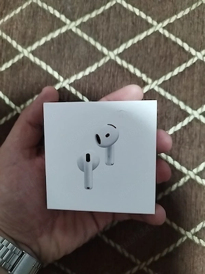 Vând URGENT Airpods 4 cu NC