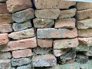 Donez caramida rezultata din demolari