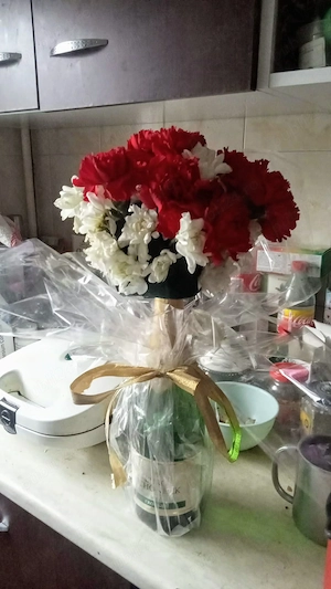 Șampanie sau vin spumant decorata cu flori 