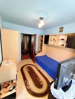 Vând apartament cu 3 camere mobilat si utilat  - imagine 8