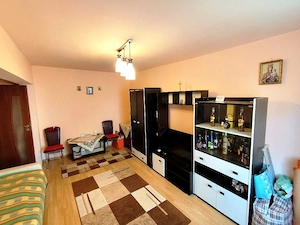 Vând apartament cu 3 camere mobilat si utilat  - imagine 2