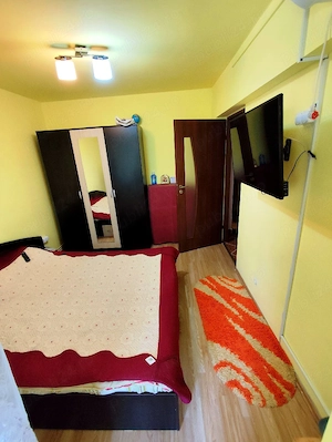 Vând apartament cu 3 camere mobilat si utilat  - imagine 4