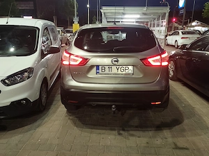 Nissan Qasqai 1.6 diesel 130cp 4x4 dublu clima foarte bine intretinuta revizii la zi  merita vazuta - imagine 6