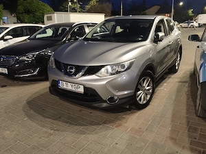Nissan Qasqai 1.6 diesel 130cp 4x4 dublu clima foarte bine intretinuta revizii la zi  merita vazuta - imagine 4