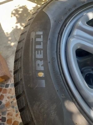 215 65 16 Pirelli-Duster - imagine 8