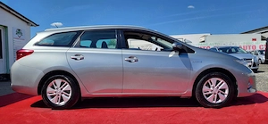 Toyota auris combi hybrid  - imagine 10