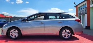 Toyota auris combi hybrid  - imagine 9