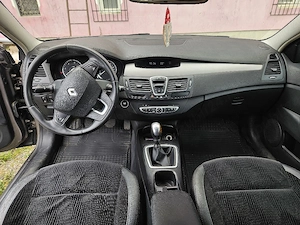 Renault Laguna 3 2.0 dCi 150 CP - imagine 4