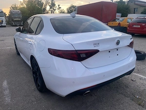 Alfa Romeo Giulia 2.0 turbo 280 cp  - imagine 8