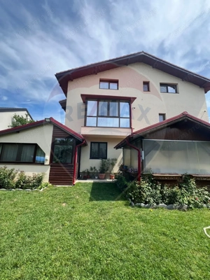 Vilă premium | 8 camere | 834 mp teren | complex privat | 1 Decembrie