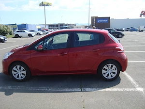Peugeot 208 1.4 HDI cu 26.000 km - imagine 2