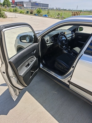 Vând Suzuki Vitara 1.4 Hybrid   2020   Spirit   26100 km   stare impecabilă - imagine 6