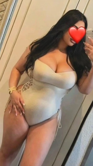 Matură Cu Forme Sexy - Calmă Și Fără Grabă! 