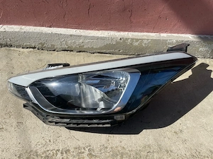 far stanga hyundai i20