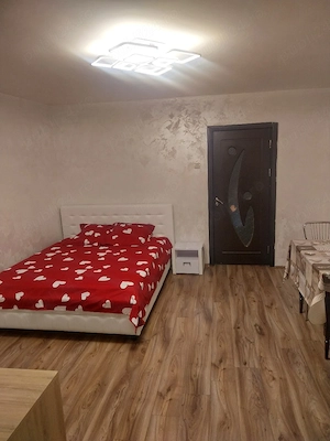 închiriez garsonieră regim hotelier 