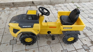 Masina Volvo cu pedale, pentru copii